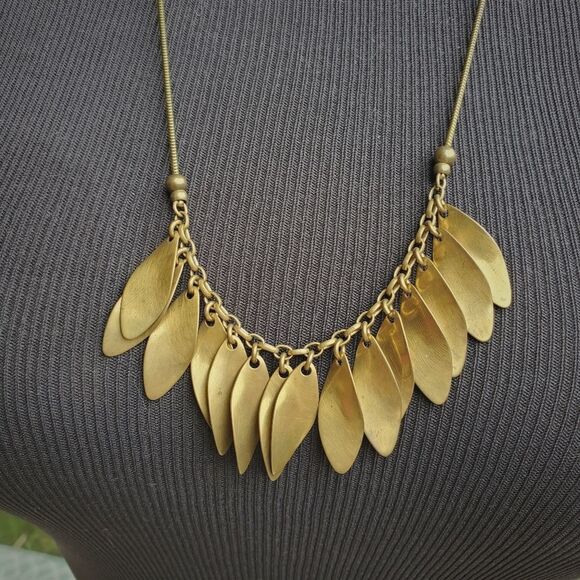 BAER LEAF NECKLACE   - Picture 8 of 9